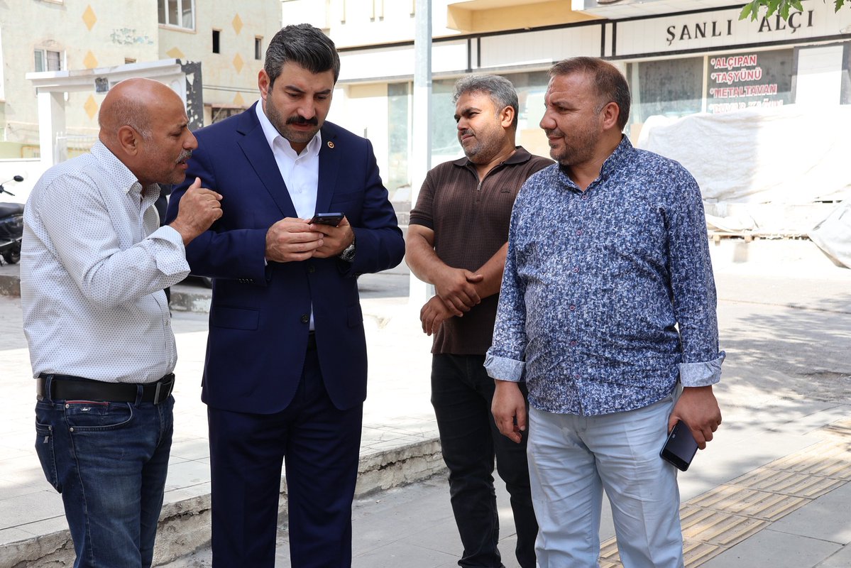 ibrahimeyyupogl's tweet photo. Haliliye ilçemizin Yeşildirek Mahallesi’nde esnaf ve vatandaşlarımızı ziyaret ederek hemşehrilerimizle bir araya geldik.

3 Ekim’de Şanlıurfa’mıza teşrif edecek olan Cumhurbaşkanımız Sayın Recep Tayyip Erdoğan’ın katılımlarıyla gerçekleştirilecek Şanlıurfa Şehir Hastanemizin açılışına tüm hemşehrilerimizi davet ettik.

Şanlıurfa’mız için önemli bir sağlık yatırımını hizmete kazandıracağımız bu anlamlı günde, tüm vatandaşlarımızı bu büyük heyecana ortak olmaya bekliyoruz.

@RTErdogan @Akparti @abuyukgumus @farukaytek @hakanaksu058 @bybekirbozdag