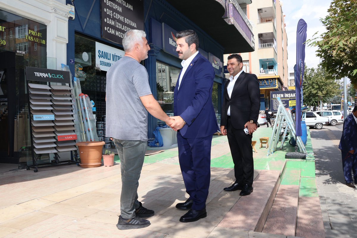 ibrahimeyyupogl's tweet photo. Haliliye ilçemizin Yeşildirek Mahallesi’nde esnaf ve vatandaşlarımızı ziyaret ederek hemşehrilerimizle bir araya geldik.

3 Ekim’de Şanlıurfa’mıza teşrif edecek olan Cumhurbaşkanımız Sayın Recep Tayyip Erdoğan’ın katılımlarıyla gerçekleştirilecek Şanlıurfa Şehir Hastanemizin açılışına tüm hemşehrilerimizi davet ettik.

Şanlıurfa’mız için önemli bir sağlık yatırımını hizmete kazandıracağımız bu anlamlı günde, tüm vatandaşlarımızı bu büyük heyecana ortak olmaya bekliyoruz.

@RTErdogan @Akparti @abuyukgumus @farukaytek @hakanaksu058 @bybekirbozdag