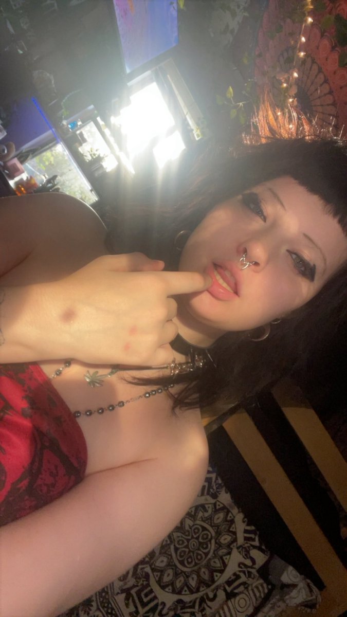 reddismyfav's tweet photo. I love being a whore and fucking 3 diff guys in one day :3
Here are some pics I took also 🐾🐾 https://t.co/aKyLbYVSXi