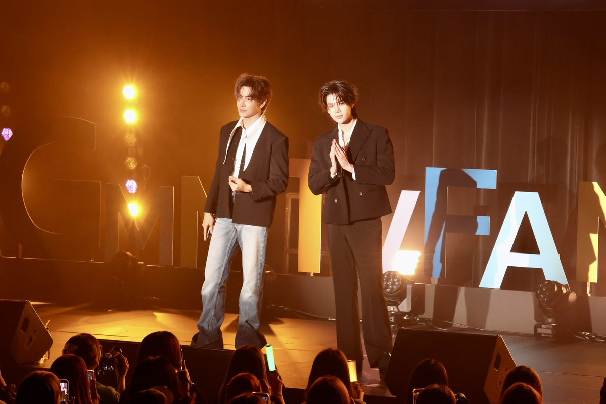 GMMTV's tweet photo. ทุกคนน่ารักมากกกก สุดยอดจริงๆ ดีใจที่ได้เจอกันนะครับ พวกเราขอบคุณมากๆ ที่มาหาเราสองคนในวันนี้ ถ้ามีโอกาสอยากกลับมามอบความสุขและความสนุกให้ทุกคนอีกนะครับ เลิฟยูวว :)

皆さん本当に可愛すぎる！
とても最高でした。
皆さんに会えて、本当に嬉しかったです！
今日、僕たち2人に会いに来てくれてありがとう！
また機会があったら、皆さんにたくさんの幸せと素敵な時間を届けに来たいです。
Love you :)

#JOONGDUNKxFANDAY36INTOKYO
#GMMTVFANDAY36INTOKYO
#GMMTV 
@ChenRcj @dunknatachai