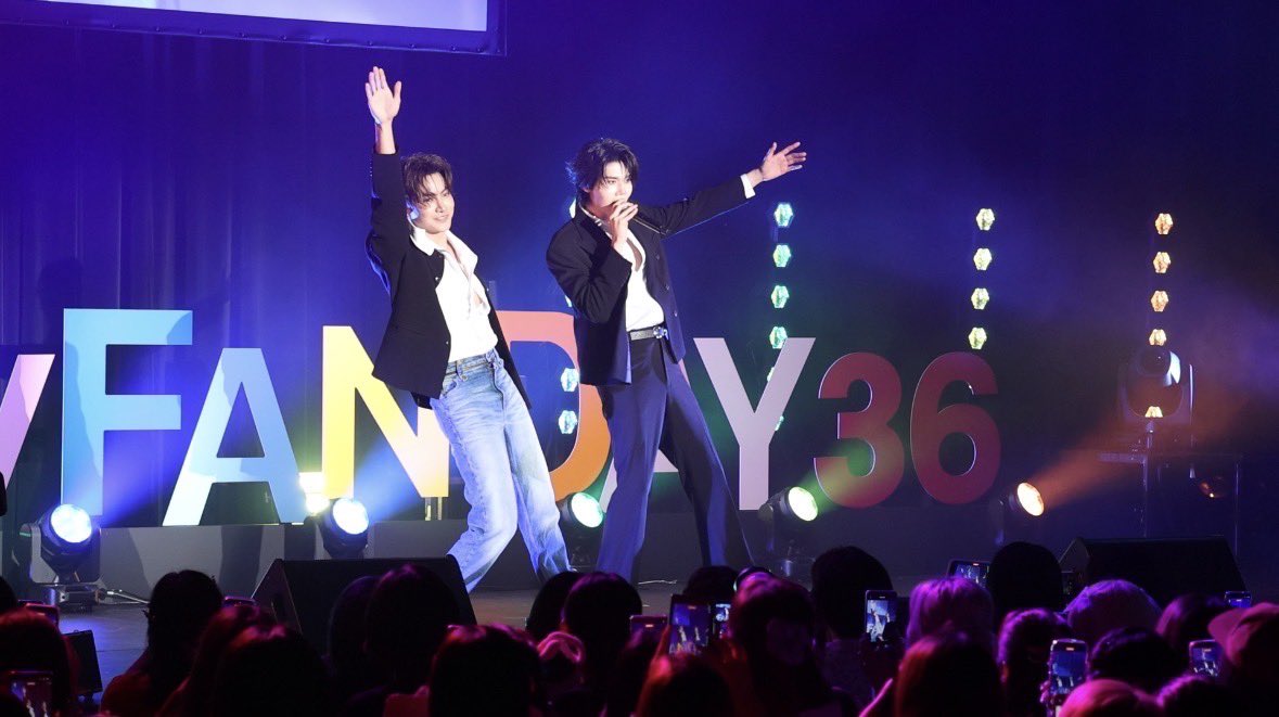 GMMTV's tweet photo. ทุกคนน่ารักมากกกก สุดยอดจริงๆ ดีใจที่ได้เจอกันนะครับ พวกเราขอบคุณมากๆ ที่มาหาเราสองคนในวันนี้ ถ้ามีโอกาสอยากกลับมามอบความสุขและความสนุกให้ทุกคนอีกนะครับ เลิฟยูวว :)

皆さん本当に可愛すぎる！
とても最高でした。
皆さんに会えて、本当に嬉しかったです！
今日、僕たち2人に会いに来てくれてありがとう！
また機会があったら、皆さんにたくさんの幸せと素敵な時間を届けに来たいです。
Love you :)

#JOONGDUNKxFANDAY36INTOKYO
#GMMTVFANDAY36INTOKYO
#GMMTV 
@ChenRcj @dunknatachai