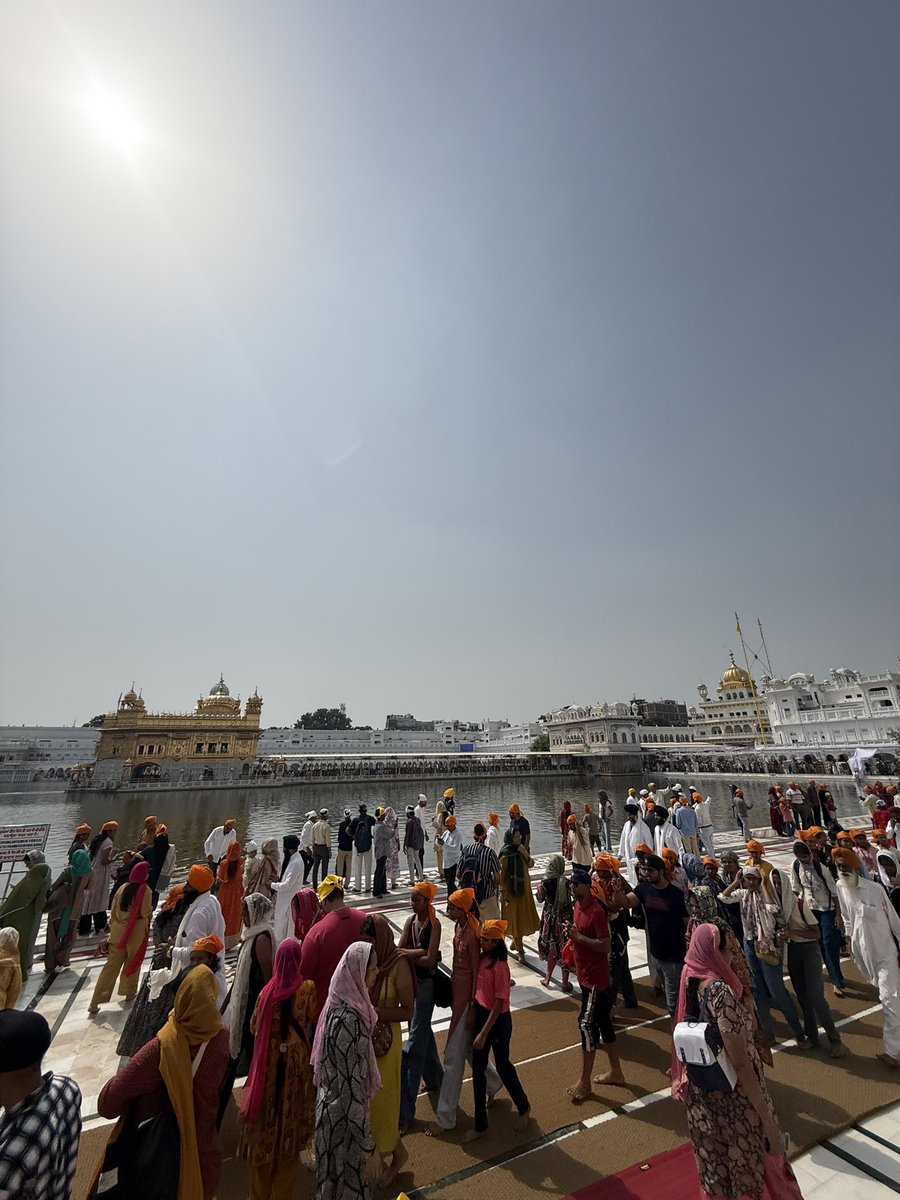 ShivrattanDhil1's tweet photo. This is the second time I’ve had to return without getting a darshan inside the Golden Temple. The sheer number of devotees is incredible thousands upon thousands. 

Hopefully, I’ll have the strength and patience to stand in the 2–3 hour queue the next time. Waheguru Ji Mehar Karan. 🙏