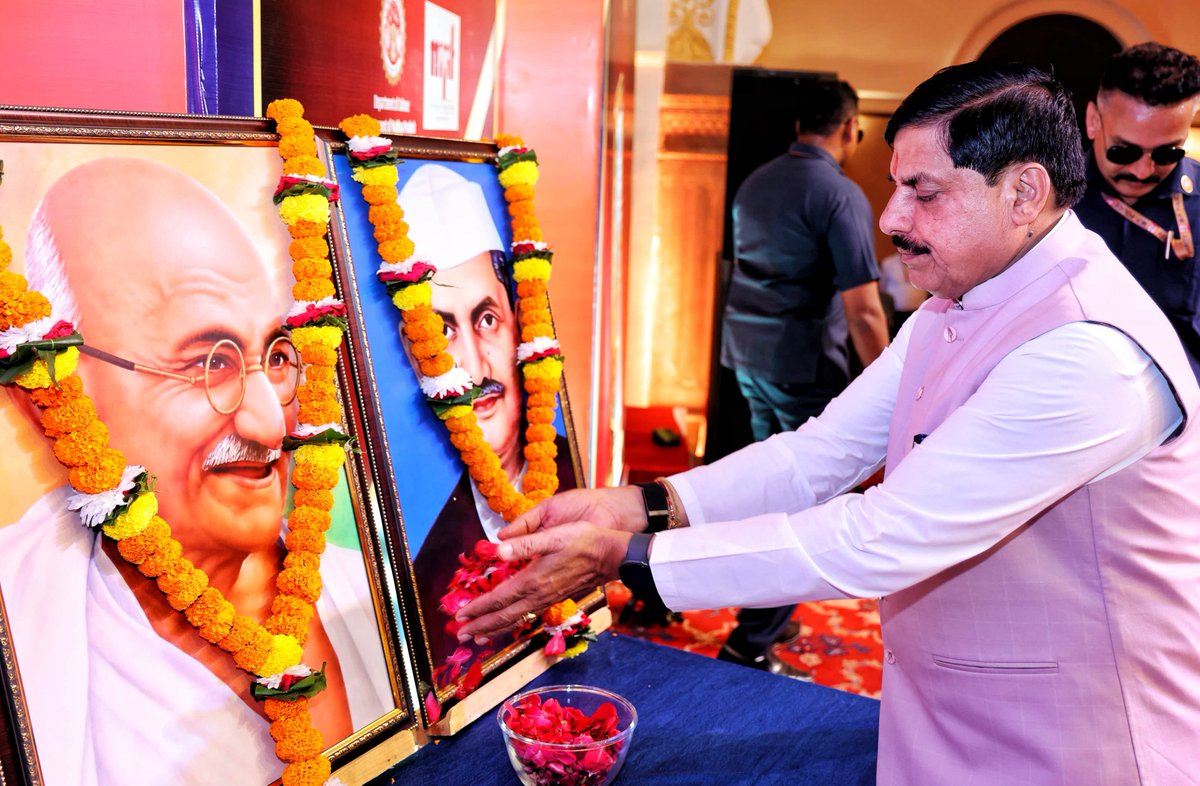 DrMohanYadav51's tweet photo. संगीत, सुरों का संगम और हमारी समृद्ध सांस्कृतिक परंपराओं को जीवंत रखने का माध्यम है...

आज भोपाल में 'भारतीय हारमोनिका महोत्सव 2026' का उद्घाटन कर 16 राज्यों से पधारे 180 वादकों का अभिनंदन किया।

यह महोत्सव संगीत-साधकों का ऐसा संगम है, जो विविध सुरों को एक सूत्र में पिरोते हुए 'एक भारत, श्रेष्ठ भारत' की भावना को साकार कर रहा है। मध्यप्रदेश की धरती पर संगीत की इस समृद्ध परंपरा का विस्तार होते देखना हम सभी के लिए गौरव और आनंद का विषय है।