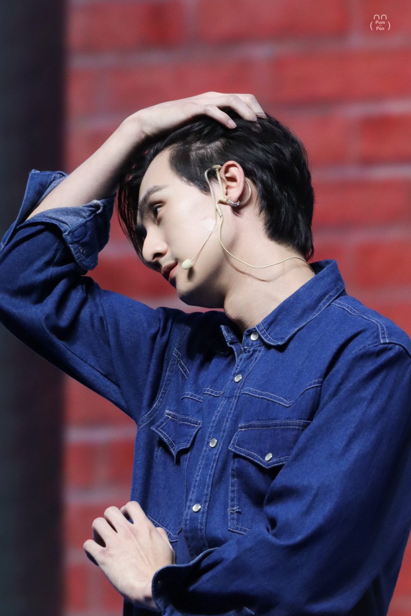 PumvsPaii's tweet photo. อยู่ไม่ไหว อยู่ไม่ไหว 🫠 

DEWTEE LIVEHOUSE ON STAGE
#GMMTVLiveHouse
#tee_vtp https://t.co/UgrFSTSacr