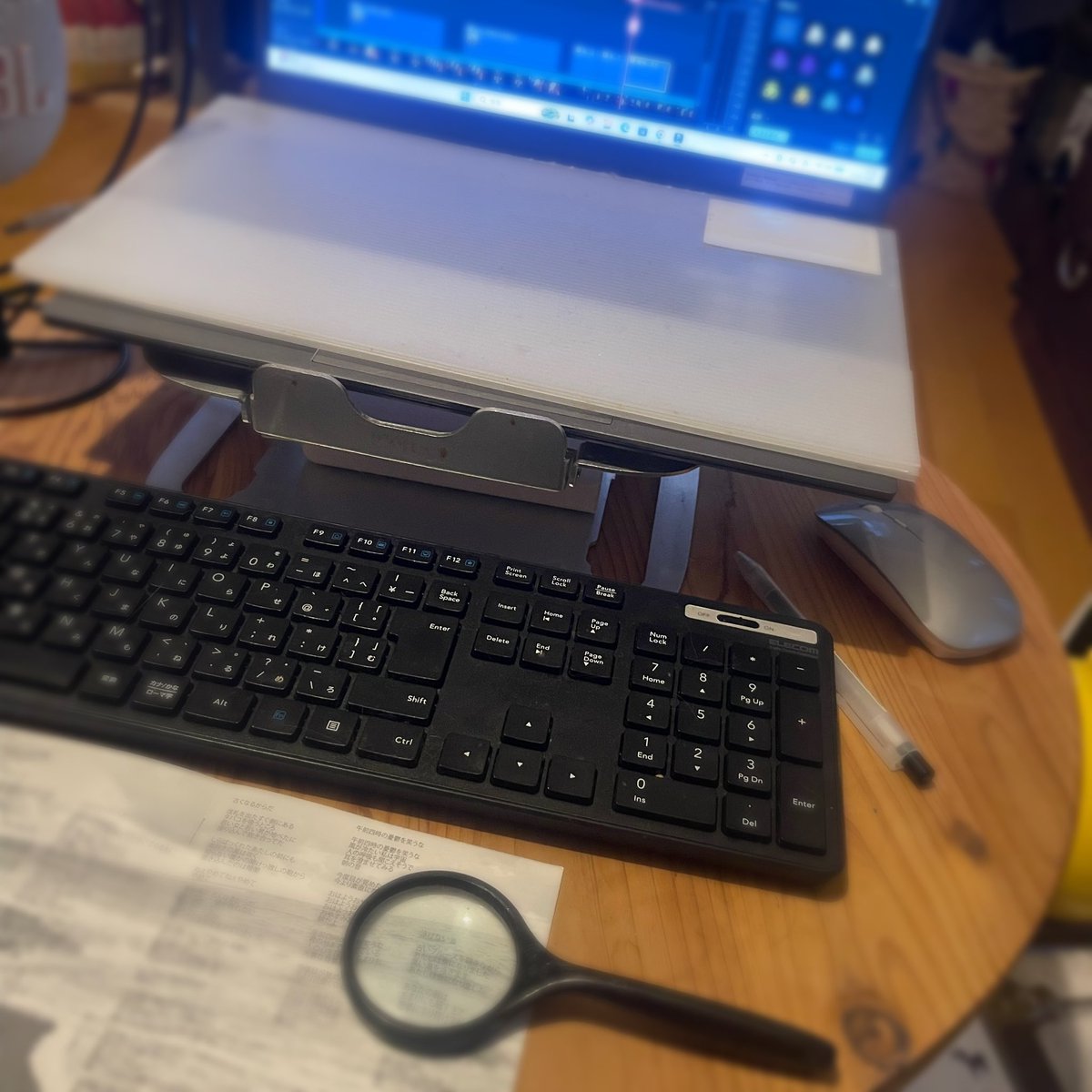 birisuke's tweet photo. 老眼鏡かけて、更に虫眼鏡使わんと読めん
CDの歌詞カードはでっかい太字でお願いしたい😅 https://t.co/7EeQXsflLB
