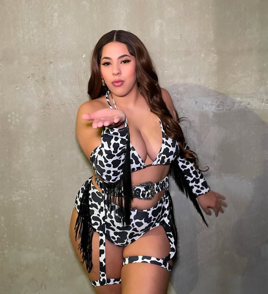 Facegoonn's tweet photo. I’d let her shit in my mouth 😵‍💫 https://t.co/KmMDgyfP2c