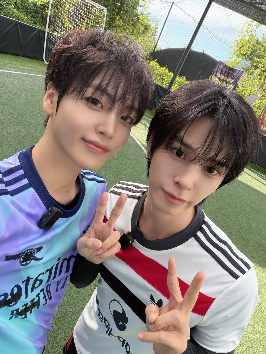 CRAVITYstarship's tweet photo. [📸]
261002 Mnet Plus #10분루틴

#CRAVITY #크래비티
#SERIM #세림
#HYEONGJUN #형준
#sonorous
#LOUDER https://t.co/fNG7IXtyJd