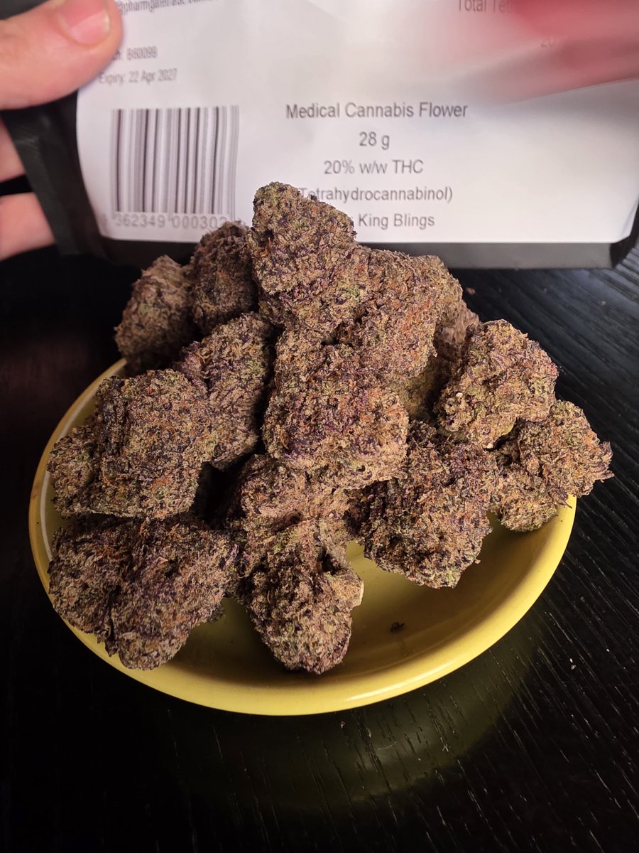 cryptobarbie24's tweet photo. Meet King Bling, an Indica-driven hybrid strain by In House Genetics that holds 1% CBD, 25% THC, and delivers a delicious flavor profile combined with soothing effects. It was achieved by crossbreeding King Sherb https://t.co/IEBzV6Xcgf