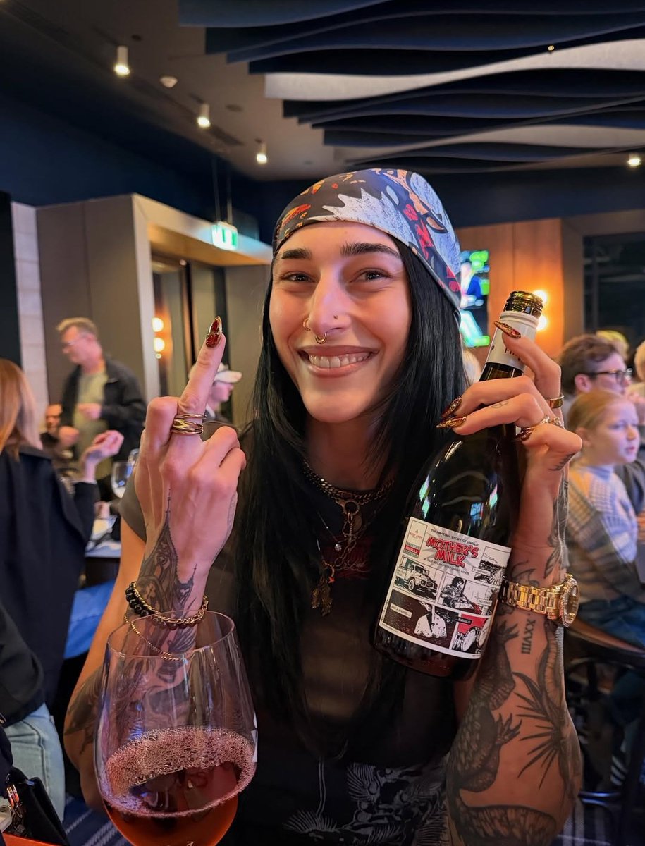 StarvedTheEgo's tweet photo. Your favorite social drinker. https://t.co/uYukQJQI46