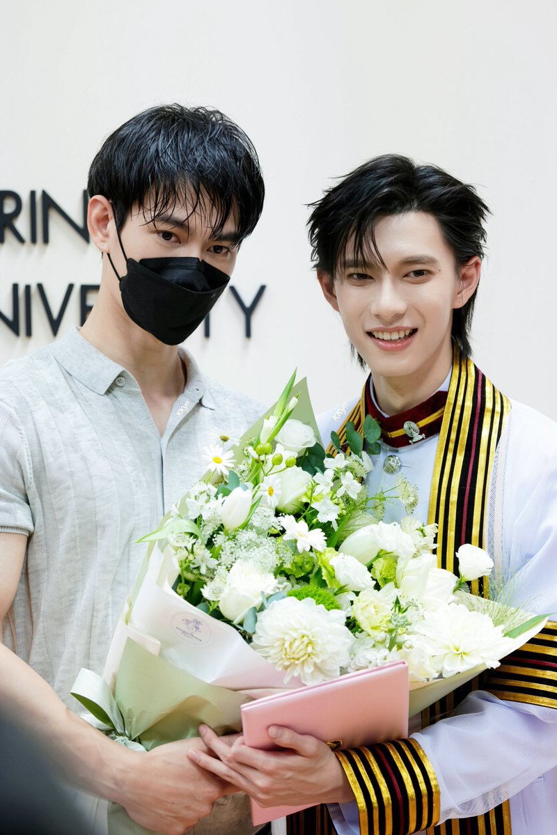 KKya088's tweet photo. #PoohGraduationDay 
@ppoohkt @pavelphoom 
#poohpavel 
Proud for you❤️ https://t.co/VW4SMuXaNz