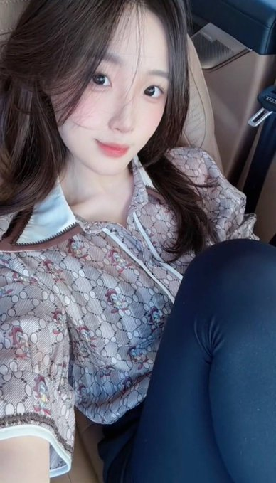 KuyaRomero's tweet photo. 本人90后 已婚宝妈，第一次在X尝试约线下，接触x不久，属于刚入圈，会有人喜欢吗？
要求：
1，不打扰生活和工作
2，能接受一个月见五次以上
3，有套路的别来，不网恋不玩股票
4，带素质，没素质会拉黑
有一样刚刚翻墙出来的吗？点个赞交个朋友（私信随缘回复） https://t.co/Syk9uco46P