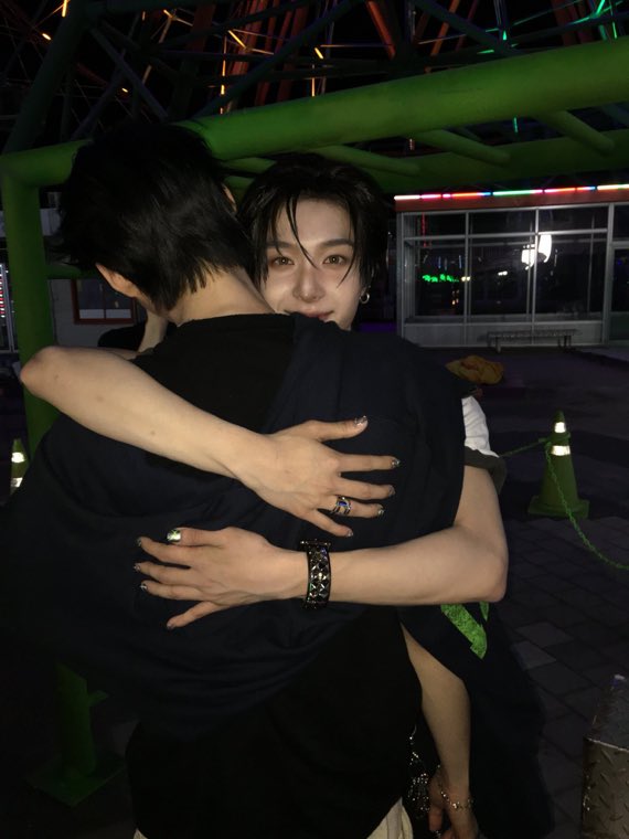 donghwangi's tweet photo. HARI KEMENANGAN GW https://t.co/LASvdZI7dO