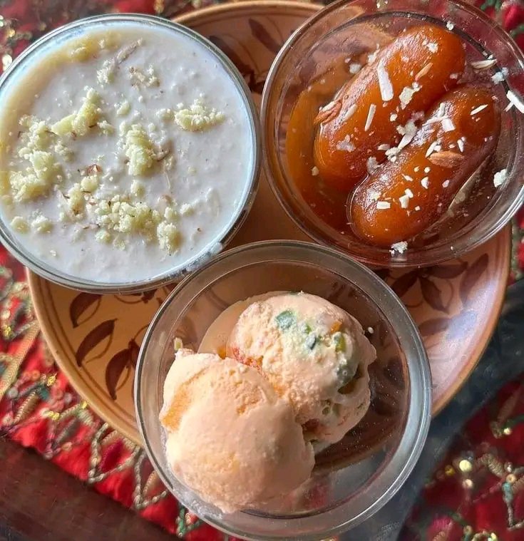 IslamBilal67615's tweet photo. Delicious delicious platter #dessert #sweets #mathai #indiandessert https://t.co/Ac6X67QQc8
