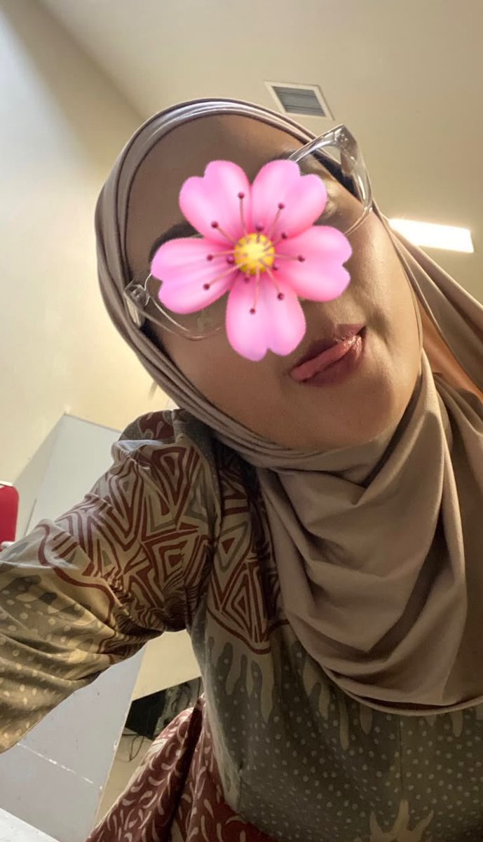 Azhraaaqv's tweet photo. DS Student 23 Intern kL✍️ https://t.co/OU0mZ6bZtp