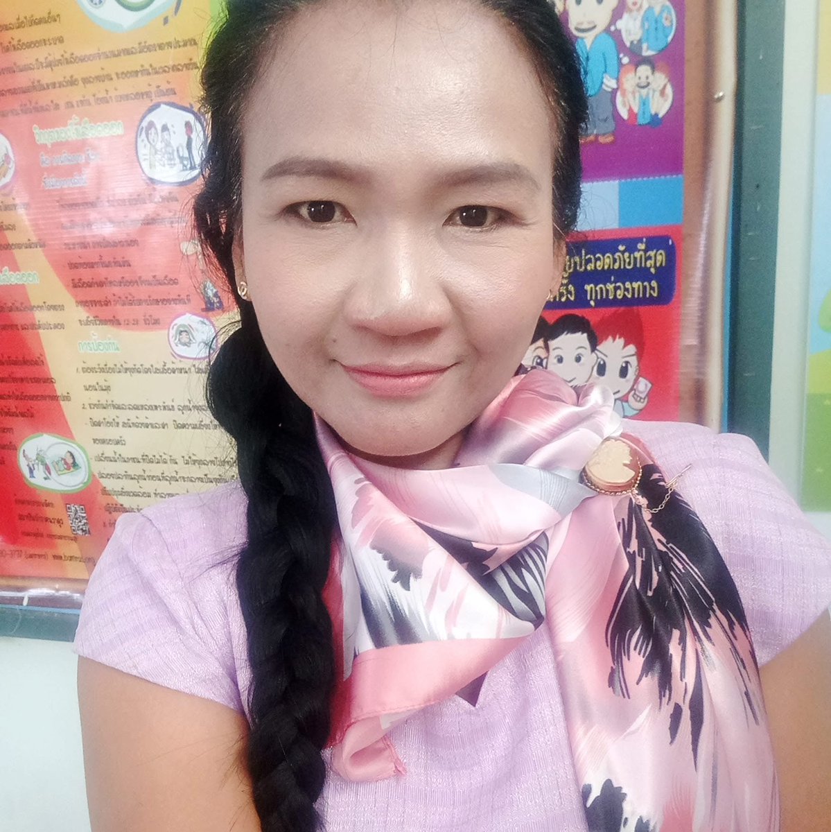 Som222244's tweet photo. @T7358469237010 ครูคนในรูป เสื้อชมพูเคยเอากันละจำไม่ลืม555 ตื่นเต้นมากตอนนั้น https://t.co/zXFaIC9Rat