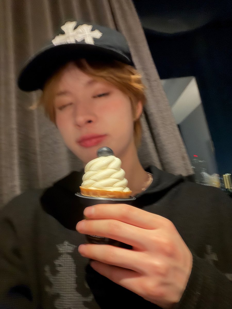 notyournoahs's tweet photo. ⠀ 

ㅤ✎「  #2GETHER47   」
⤹  💬  ；𝒇𝒓𝒐𝒎 𝗡𝗢𝗔𝗛 🐤

Late night ice cream = the perfect last meal🤫
By the way, my song is out! Udah pada dengerin belum? Hehehe. Dengerin terus ya! Plus, don't miss out on my NATION live tonight. 오늘 밤 라이 본방사수 알죠? Thank you so much, selamat malam and sweet dreams, Seven! 💙💙

@OFCTWG @NATIONFFICIAL 

⠀