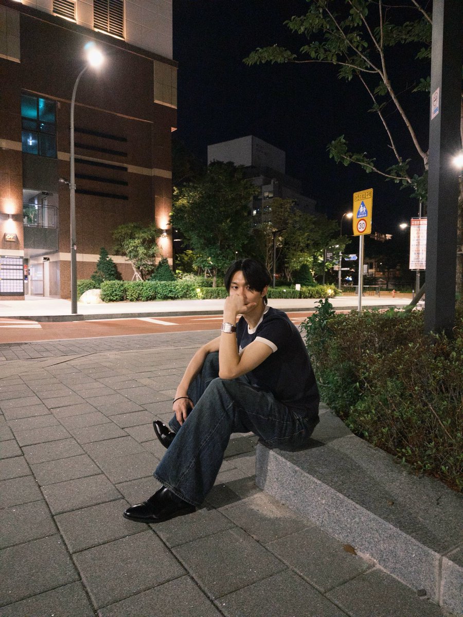 ranalyfe's tweet photo. แพ้ผู้ชายแต่งตัวแบบนี้ เทสถ่ายรูปแบบนี้มากจริง ๆ อะ ริวจินควรได้รางวัลอะไรสักอย่าง ♥︎ https://t.co/1mTkGAntvU