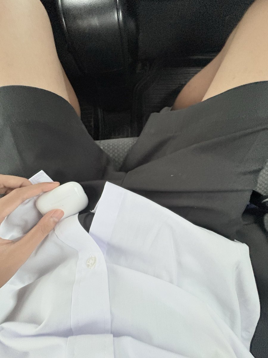qwosix's tweet photo. คิดถึงชุดนักเรียนจังง #มอปลาย #ชลบุรี #บางแสน #buu #fivem #fivem18 https://t.co/0r3ZoG44Cc