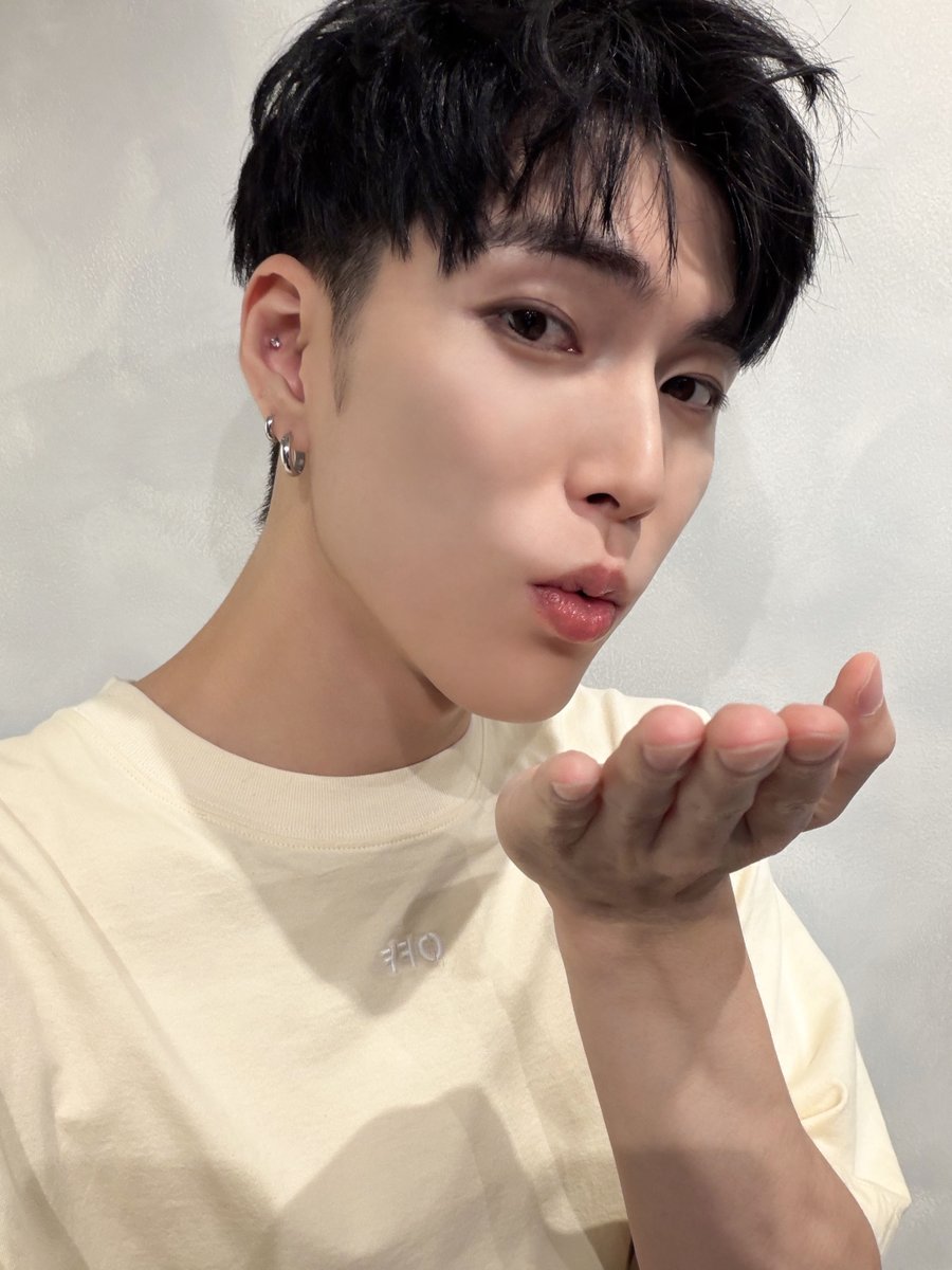 XngHan_jp's tweet photo. HAPPY BIRTHDAY XngHan🍀
XngHanからみなさんへメッセージが届きました💌

#HAPPYXngHanDAY
#XngHan_Xoul #XngHan #スンハン https://t.co/PJ1byypvq8