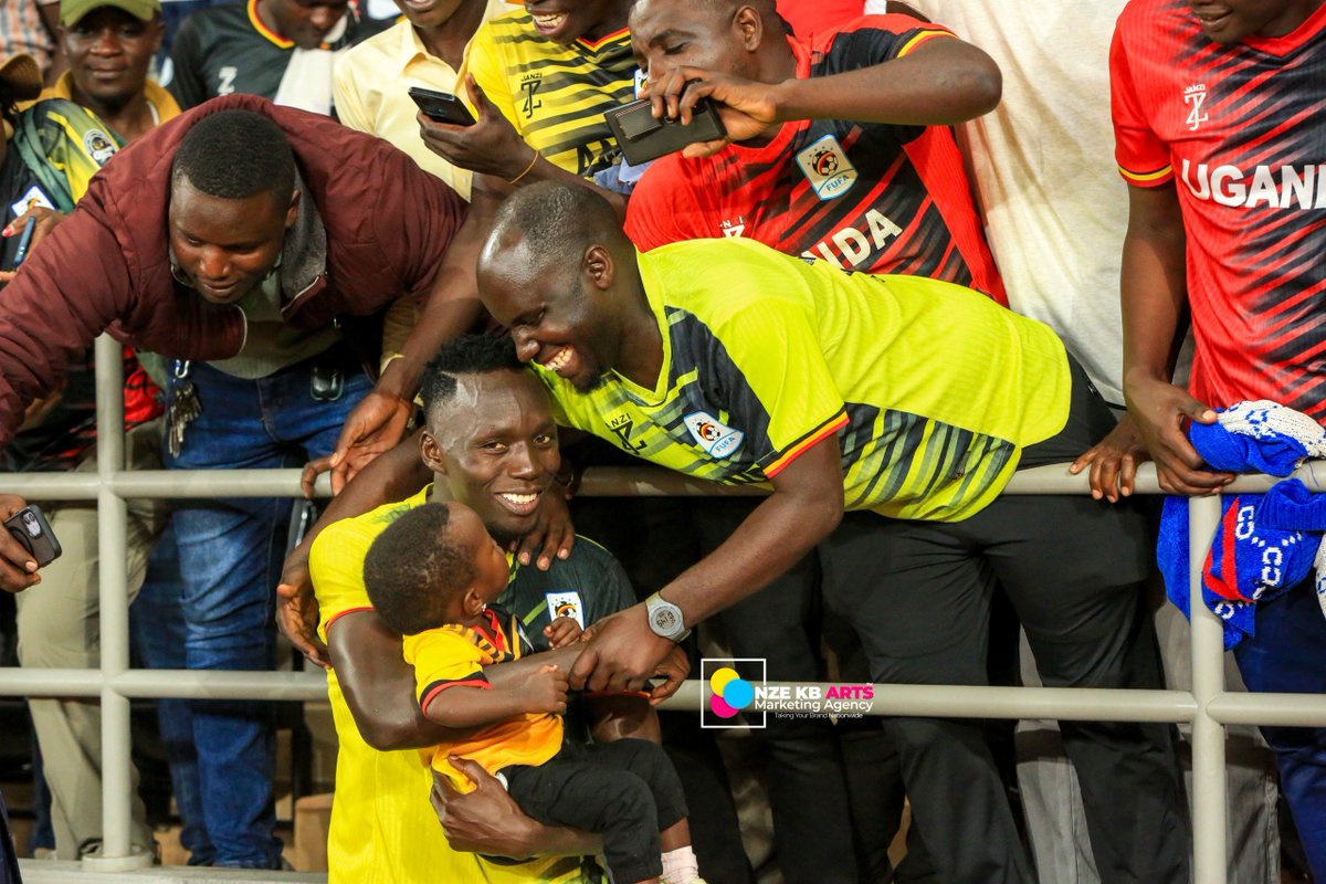 Nzekbarts's tweet photo. @denis_omedi24 reconnects with his former Big League coach at Boma FC, Alinaitwe Fred, popularly known as Kajambiya, during the Uganda Cranes game.

From the Big League days at Boma FC to meeting again on a big national stage  football truly creates lasting bonds. 

#AFCON2027 https://t.co/cLMQhJe52m