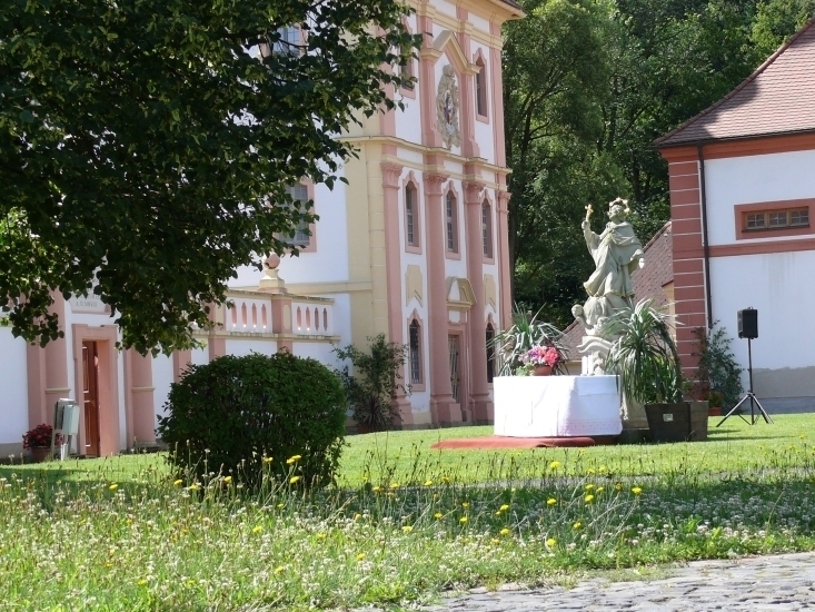 KlosterStMarien's tweet photo. Kontakt und Anfahrt zu uns: 
nachfolgend finden Sie die Wegbeschreibung für Ihre Anreise zu uns ins #Kloster St. #Marienthal:
>>> https://t.co/SSO1anRpI1
+
unser Kloster-Plan als Orientierung vor Ort:
>>> https://t.co/ZiE5YmwR3f
  
Gute Fahrt für Sie &amp; kommen Sie gut bei uns an. https://t.co/40FNRjiP8b