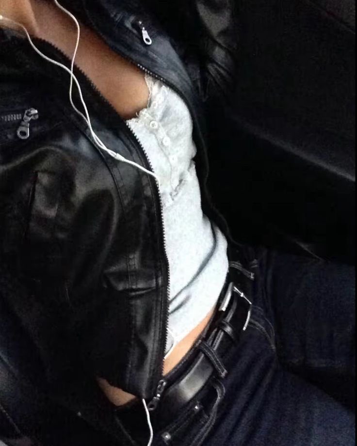 psychonannoo's tweet photo. тож хачу

idol, tattoo, aesthetic vibes, outfit https://t.co/ZpIPfAl3br