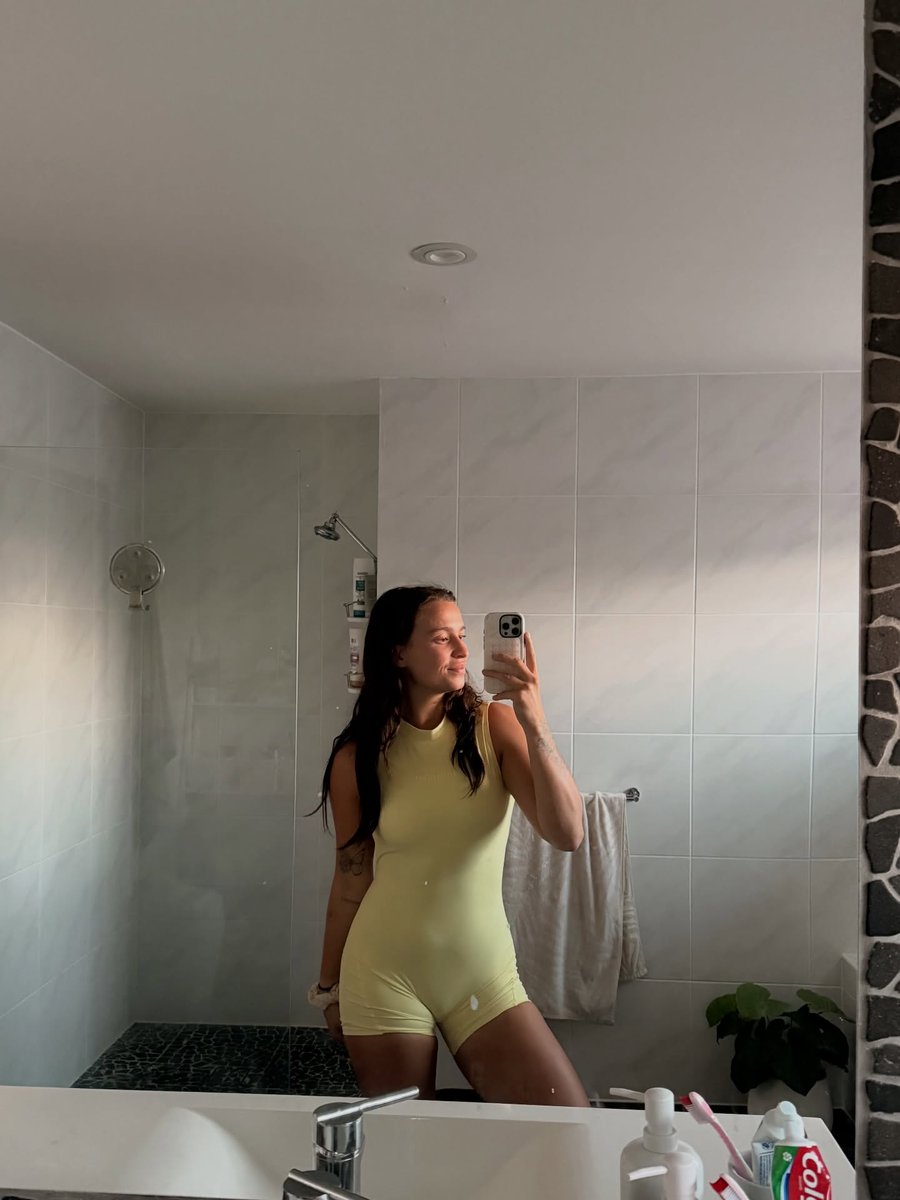 GoddessSkye08's tweet photo. When it rains all day, there are only two things worth doing...

Going to the gym and draining wallets while on the treadmill.

You should get sending while I keep myself looking this perfect. 

findom melbourne wallets drain paypig chastity https://t.co/tt5j8DjtAj