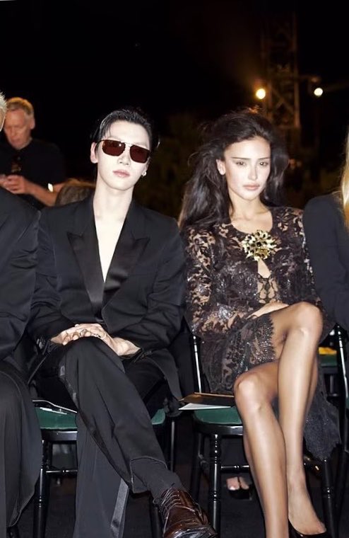 xnyllee's tweet photo. SHE A MODEL
AND HE A SINGER
AND THEY’RE A STAR
GOD BLESS 
— OUTWEST 

TEN AT SAINT LAURENT SUMMER27 
#TENforYSLPFW27 #Saintlaurentxten https://t.co/GirKlmPbsU