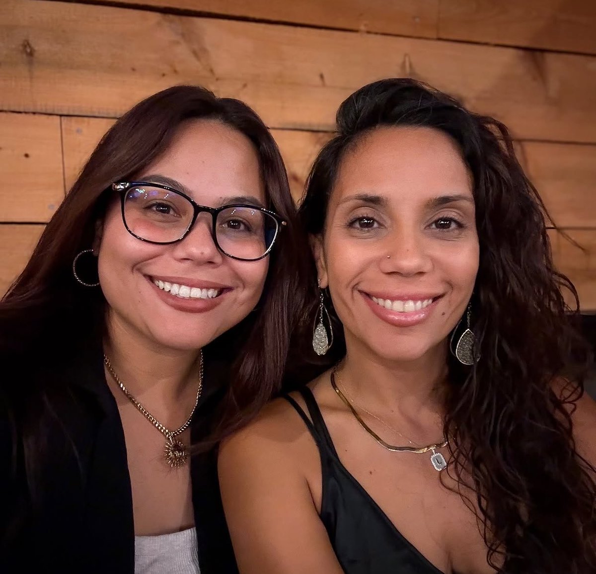 Facegoonn's tweet photo. My irls mom has some good faceporn 😋 https://t.co/KrkHB32bFk