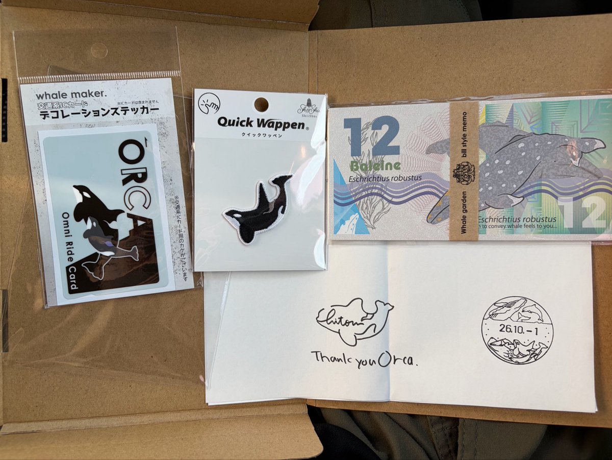 skmt_k906's tweet photo. クジラの雑貨屋さんでステッカーとワッペンを購入させて頂きました💕
なんだかめちゃくちゃオシャレなメモ帳がついてきた！嬉しい‼️
ワッペンはTシャツに貼り付けようと思います！ステッカーは皆さんどのカードに貼られるのが多いんでしょうか？ https://t.co/Oj53bNjvhY
