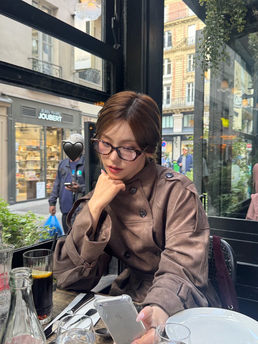 yjbubble's tweet photo. [261002] 4:11AM KST (10:11PM🇫🇷) https://t.co/CFWEZTgoFg
