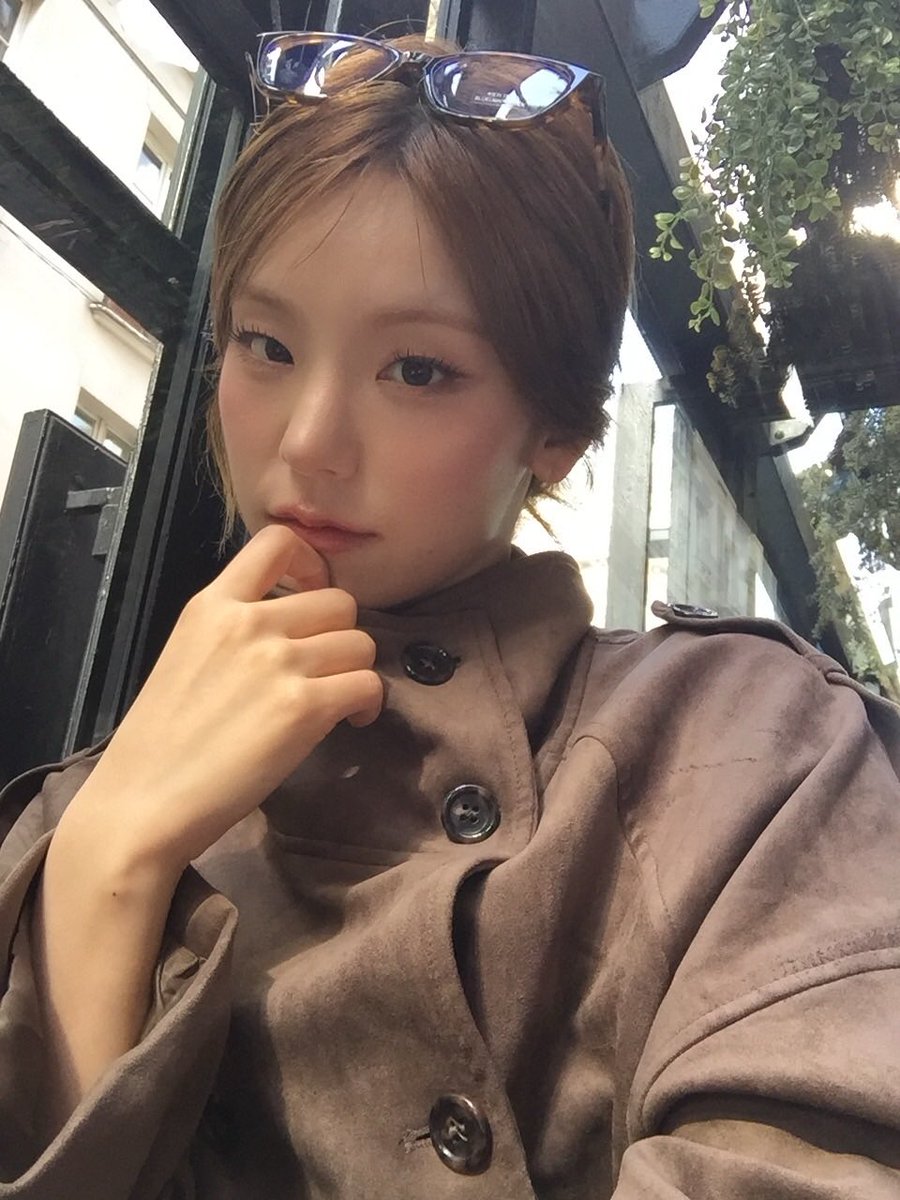 yjbubble's tweet photo. [261002] 4:11AM KST (10:11PM🇫🇷) https://t.co/CFWEZTgoFg