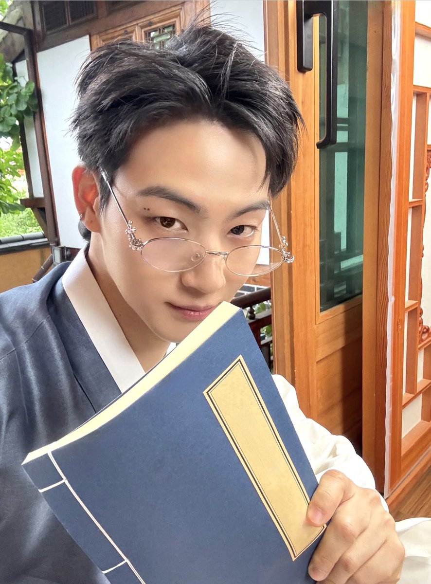 AllAround_JAYB's tweet photo. 💙(^ ◝  ‧̫ ◜ ^) 

#JAYB https://t.co/8joLmKZ2Qr