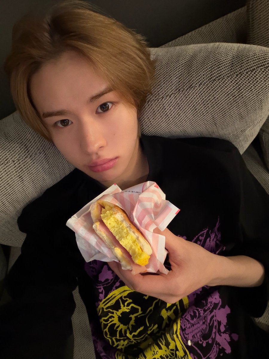 notyournoahs's tweet photo. ⠀ 

ㅤ✎「  #2GETHER47   」
⤹  💬  ；𝒇𝒓𝒐𝒎 𝗡𝗢𝗔𝗛 🐤

Good morning, 세븐들!
아침 밥 꼭 챙겨 먹기! Don't forget to have breakfast before you start your day ya. Let's power through today!🔥

@OFCTWG @NATIONFFICIAL 

⠀ https://t.co/e8s9xdIQV2