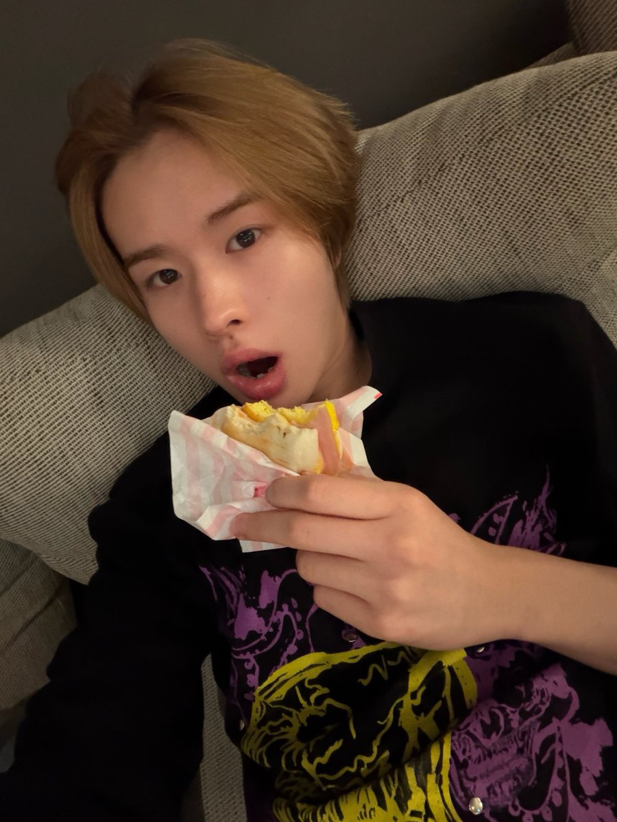 notyournoahs's tweet photo. ⠀ 

ㅤ✎「  #2GETHER47   」
⤹  💬  ；𝒇𝒓𝒐𝒎 𝗡𝗢𝗔𝗛 🐤

Good morning, 세븐들!
아침 밥 꼭 챙겨 먹기! Don't forget to have breakfast before you start your day ya. Let's power through today!🔥

@OFCTWG @NATIONFFICIAL 

⠀ https://t.co/e8s9xdIQV2