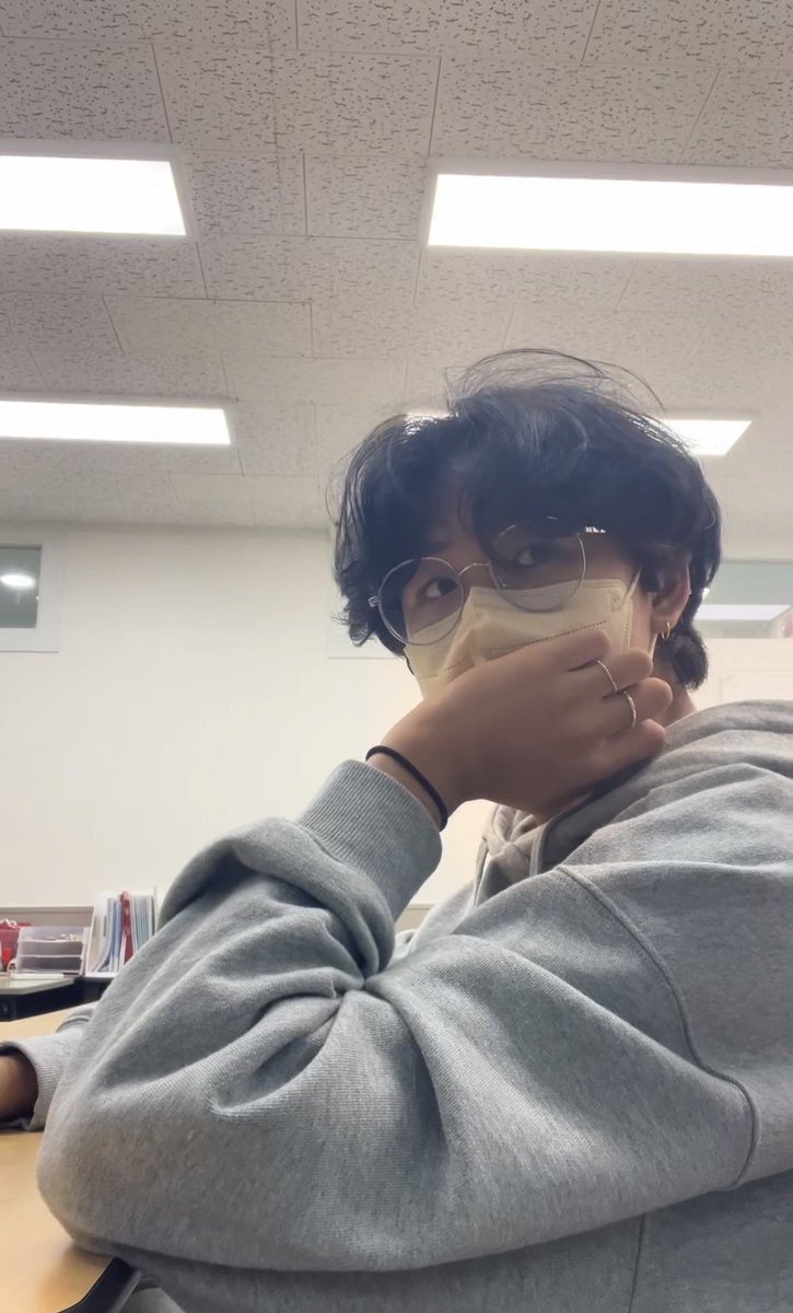 kkobugiwer's tweet photo. 이때 내가 무슨 생각했는지 맞춰보세요
(친구가 찍음) https://t.co/Svgd5wcGIx