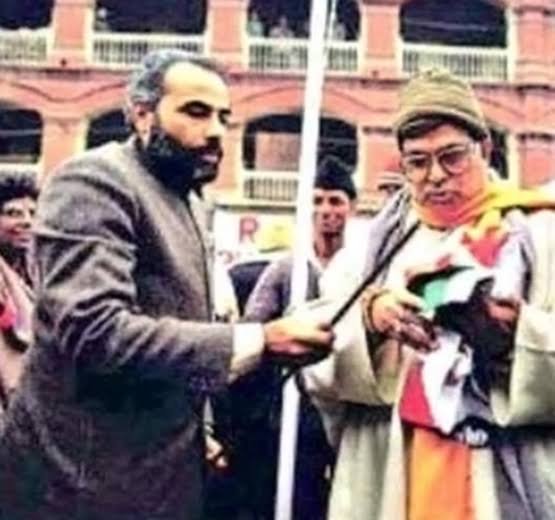 72DEnjoyer's tweet photo. >Be Modi
>Travel to Kashmir at the peak of insurgency 
>Openly challenge terrorists
>No security 
>Host the national flag at Lal Chowk
>Come back safe and sound 

Teri 10 pushte mila de to bhi itna gooda nahi hoga kisime. https://t.co/dAOBGC7jtS