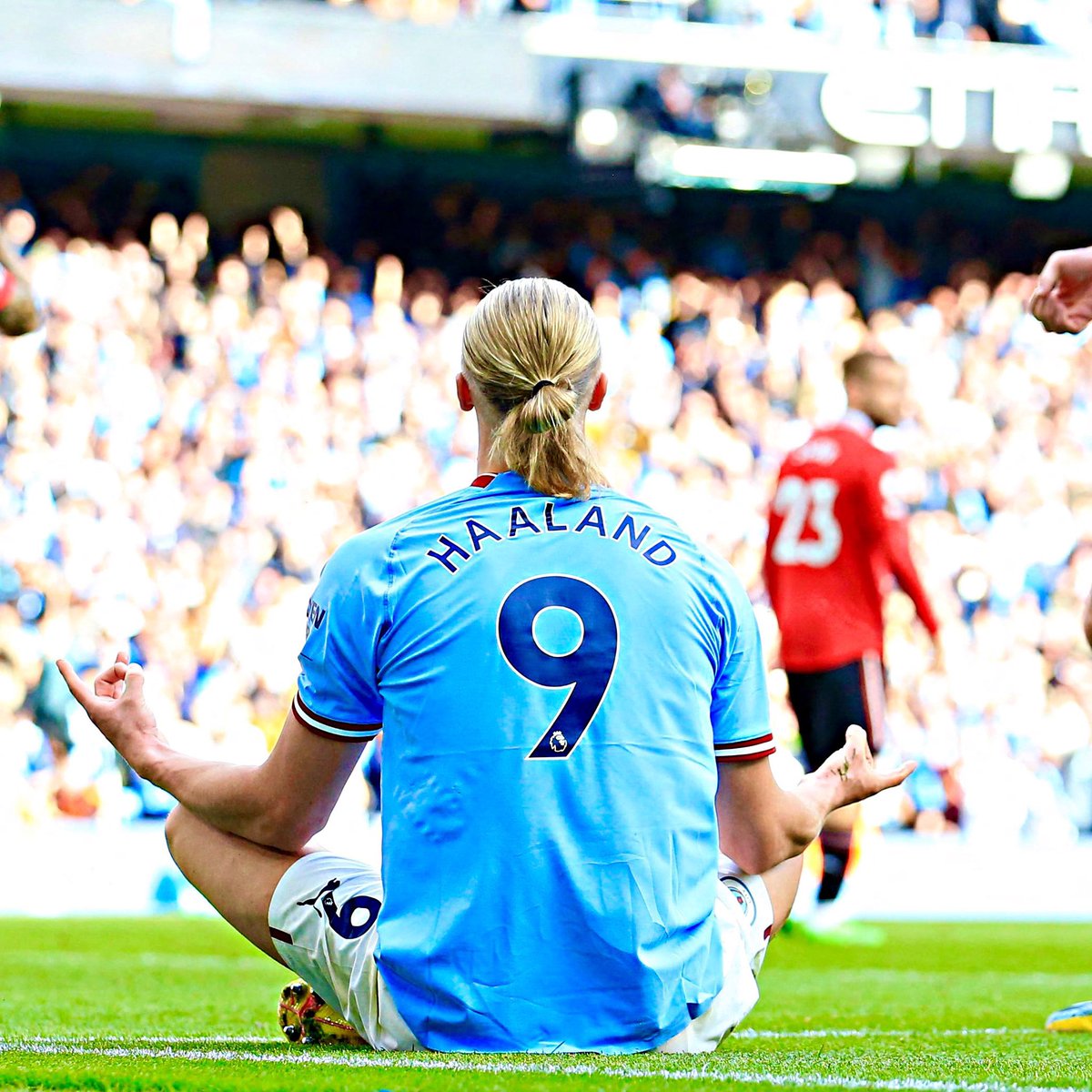City_hq's tweet photo. Manchester City obliterated Man United 6-3 at the Etihad, four years ago 𝐭𝐨𝐝𝐚𝐲. 😮‍💨

A Hat-Trick for Haaland and Foden. 🥶 https://t.co/TaFwC55evS