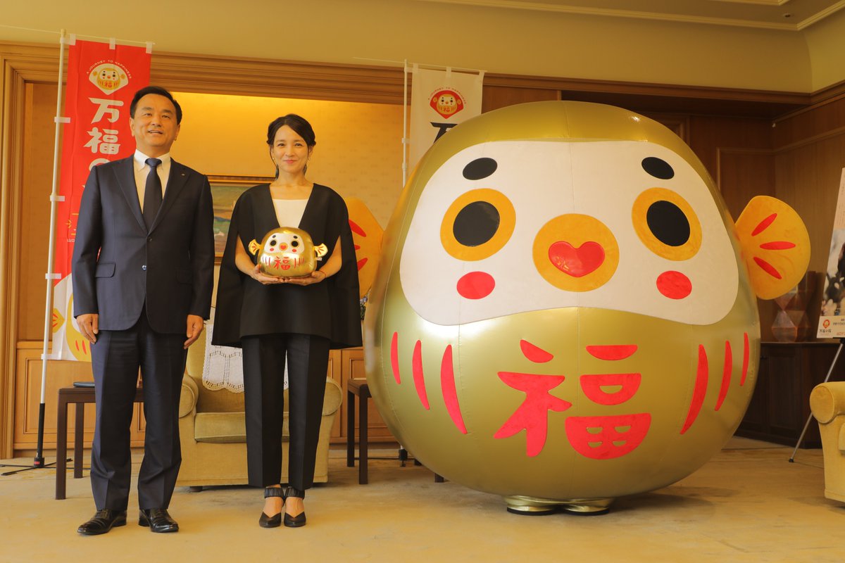 oidemase_info's tweet photo. ＼国仲涼子さんが山口県に来られました！✨／

連続テレビ小説「ブラッサム」に出演されている国仲涼子さんが、本日10月2日山口県を訪問されました！📺✨
県庁では村岡知事を表敬訪問され、知事との懇談や記念撮影などを行いました😊
