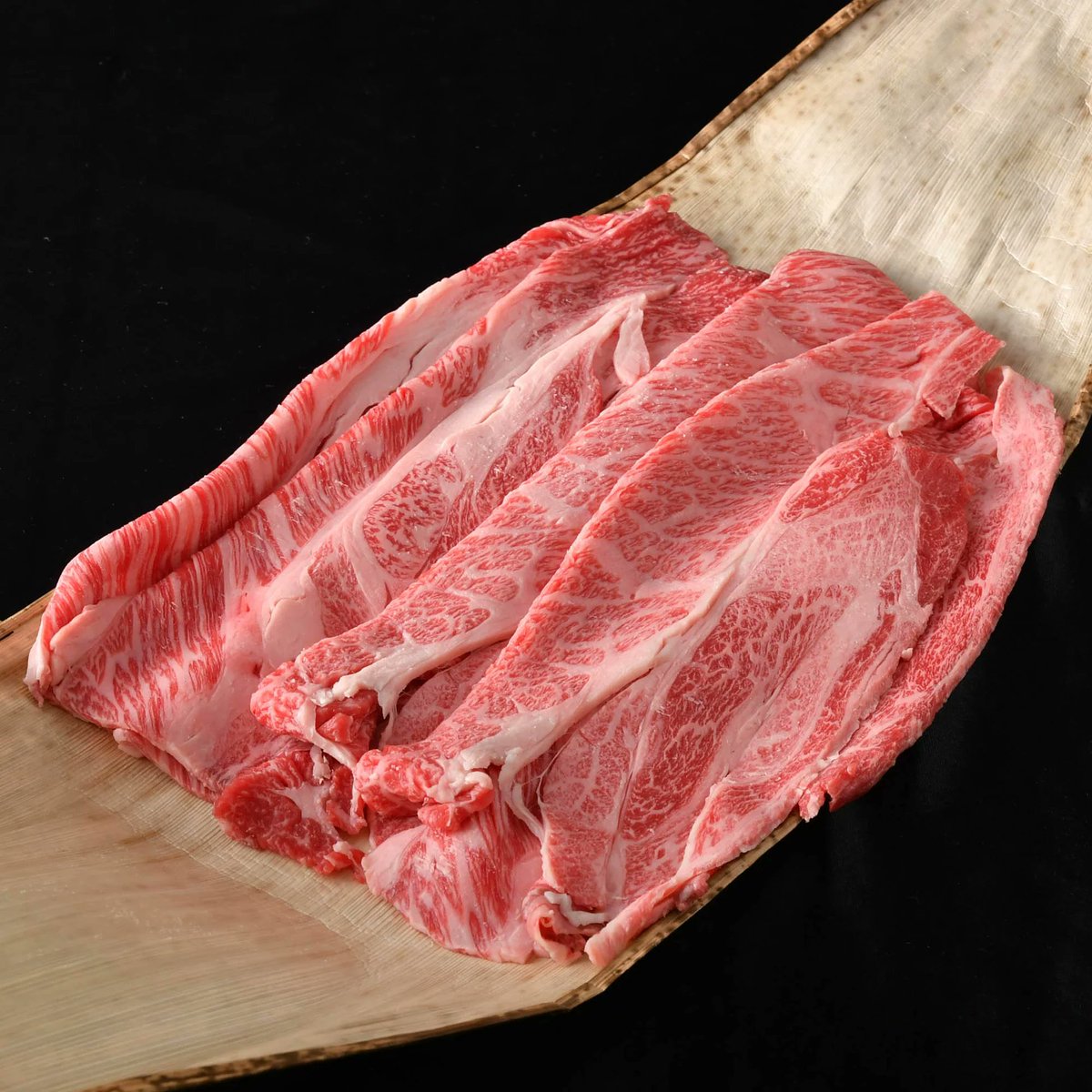 gensenwagyu's tweet photo. 和牛は、血統と切り分けで決まります。

佐賀県産 黒毛和牛
すき焼き用
肩ロース 500g。

ご縁のある方へ。

・フォロー
・いいね
・リポスト
・「和牛」とコメント

締切　10月10日 https://t.co/O3wwN1ptZx