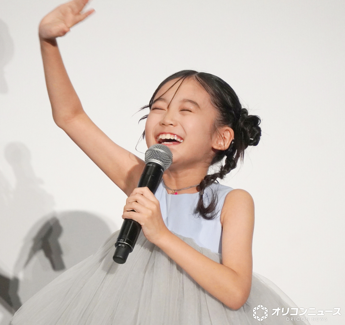 oricon's tweet photo. なにわ男子・西畑大吾、子役・泉谷星奈の
かわいらしいおねだりに悶絶❤️
「みんなにキャーッって言ってもらいたい」
⠀⠀↓
西畑の合図で観客が「星奈ちゃ～ん！」
泉谷「はーい！」
⠀⠀↓
かわいすぎて頭を抱える西畑
「うちのライブに出ない❓️」
https://t.co/KXBsBVfOIG
⠀
映画『時給三〇〇円の死神』舞台挨拶

#時給300円の死神