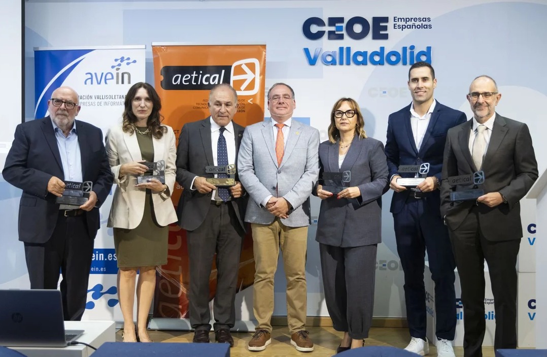 AETICAL's tweet photo. El Encuentro AETICAL 2026 reunió en Valladolid al sector TIC, con los viceconsejeros Mar Sancho (Dinamización Industrial y Laboral) y Luis Enrique Ortega (Transformación Digital e IA).
IA, ciberseguridad, facturación, ayudas y Premios AETICAL marcaron la jornada.
#AETICAL #JCyL https://t.co/UZhvm1EM5m