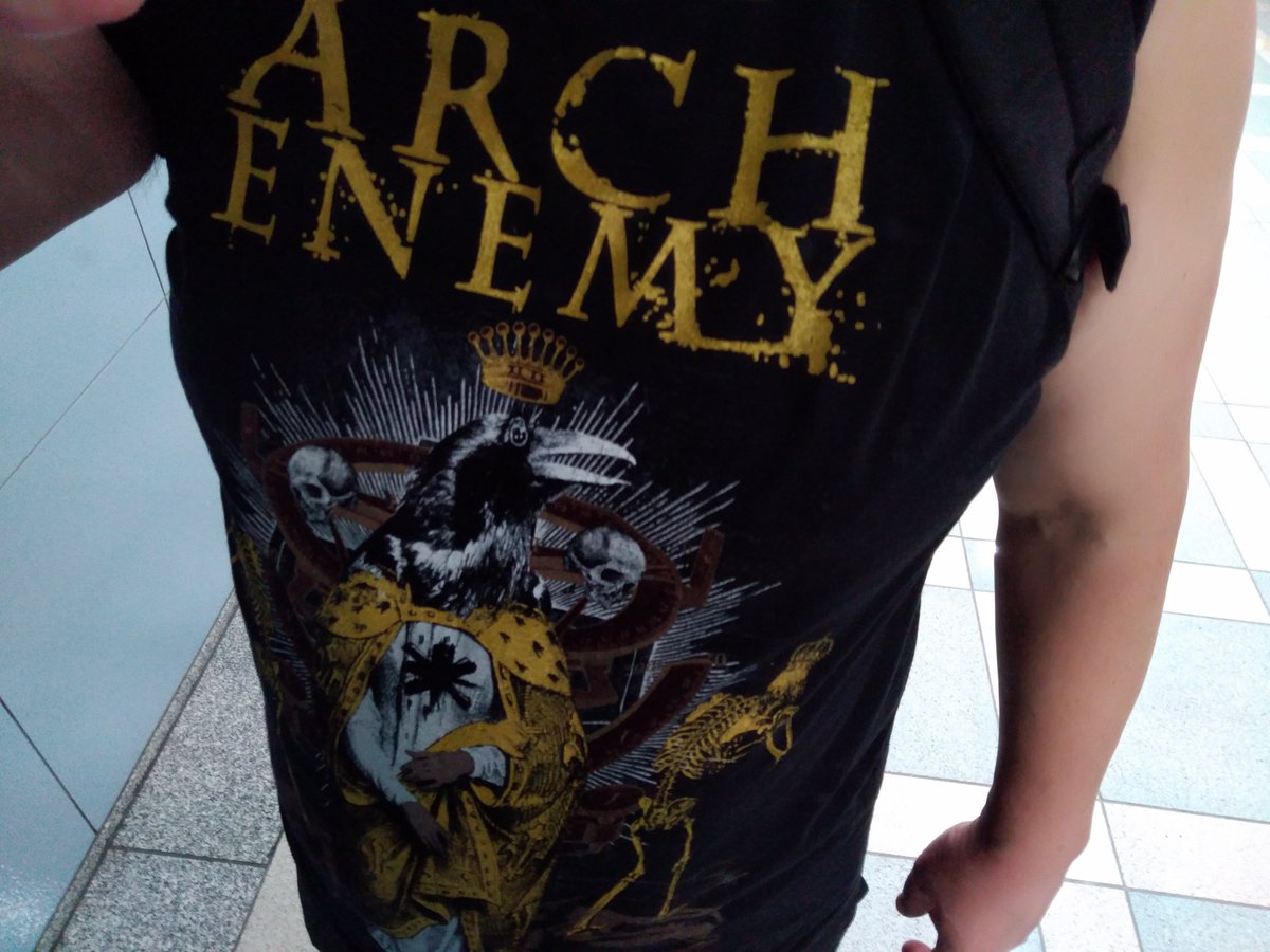 trooper_ent's tweet photo. 本日10月2日アーチ・エネミー(Arch Enemy)のTシャツを着て歩いていると前からザ・ブラック・ダリア・マーダーのTシャツを着た外国の方が来て、こちらのTシャツを見てサムアップしてきました。こちらもサムアップし返すと、「Oh yeah!!」と。Arch Enemyが日本デビュー30週年を迎えた日の出来事でした。 https://t.co/kLk61vdWyO