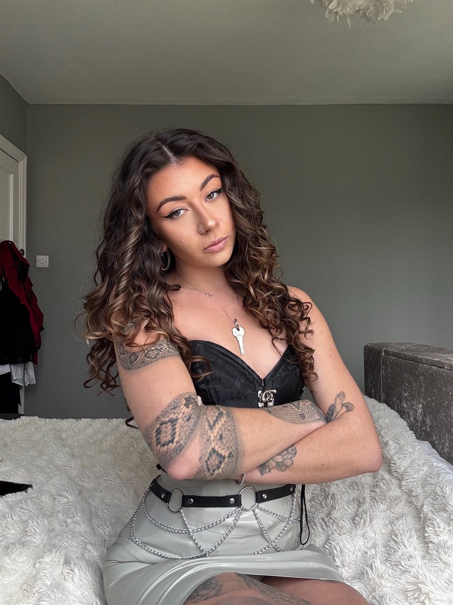 Serveonlyivvy_'s tweet photo. Nur noch 7Tage bis Locktober🔐🤏🏻🖤 https://t.co/qesjkx6J7v
