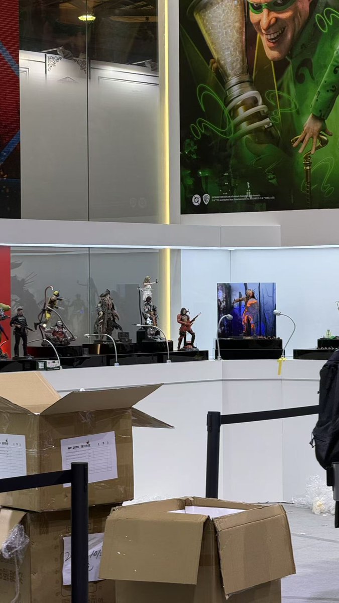 Spicy_Psy_Duck's tweet photo. Hot toys https://t.co/GwLwldvREO
