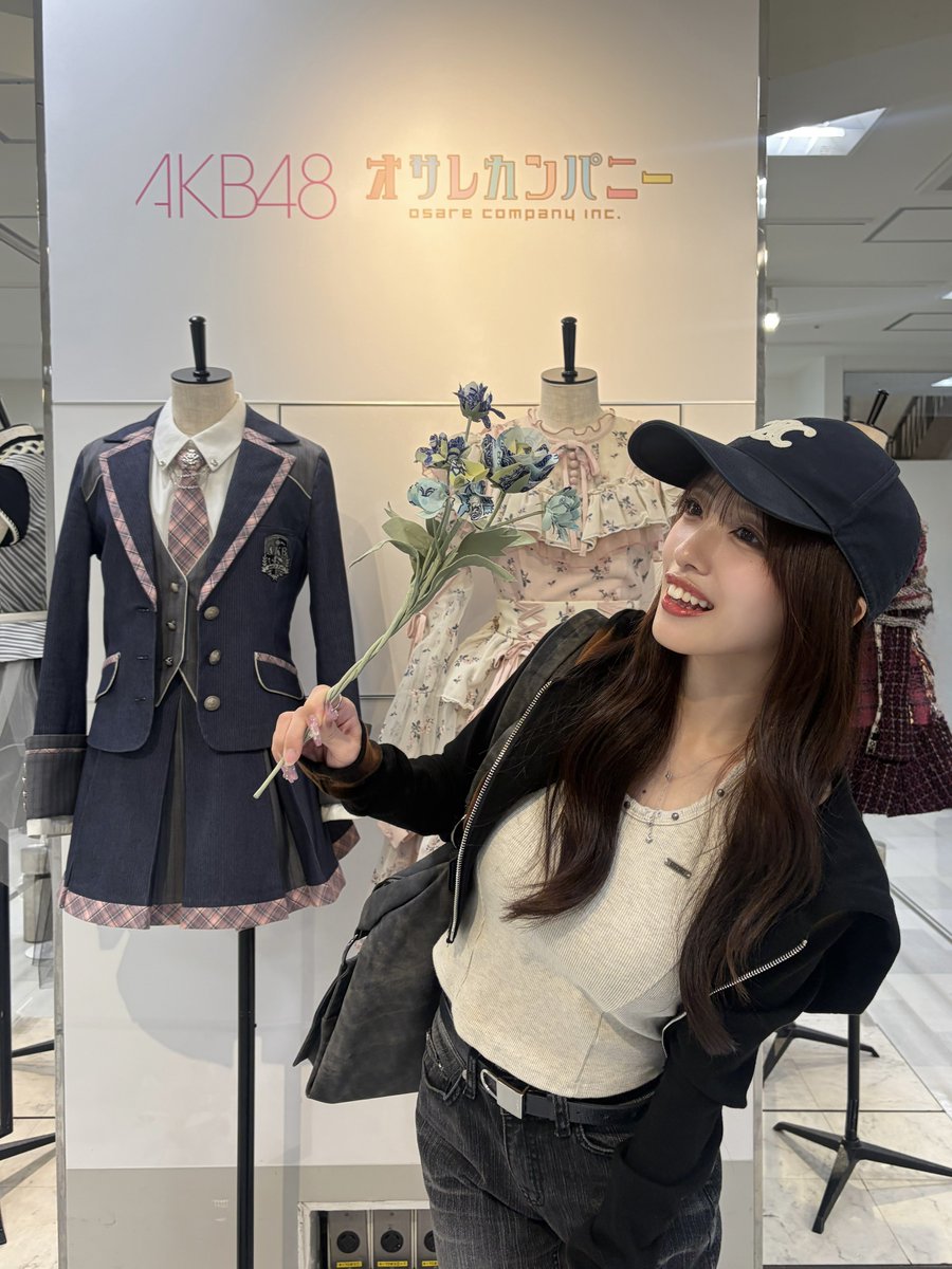 mionnn_48's tweet photo. なんと！！！この豪華ラインナップにまさかの『翼はいらない』が！！！
嬉しすぎてこれは絶対お部屋に飾りたいと思い #TOKYO_ISSUE お邪魔してきました…🤍
推し花めーっちゃ可愛いし一生残るって素敵、今ならまだゲットできるみたいなので皆さんもぜひ足を運んでみてね💐
#オサレカンパニー #Lovéco https://t.co/JgtICkiR9I