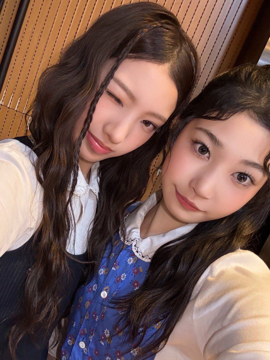 SakiFrance's tweet photo. ➵ TWITTER ⋆ 02.10.26

SAKI sur le compte Twitter du groupe @/TUIDE_official avec #SEOYEON (@ParkSeoyeonFr) : Deux d’entre nous ✌️

#SAKI #사키 #TUIDE #투이드 https://t.co/FysNqQ9etx