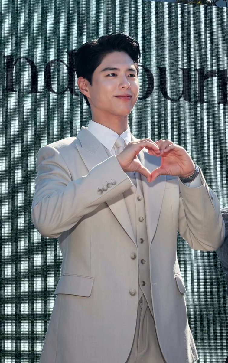 zagummy1's tweet photo. 20261002 | Korean Tourism Honorary Ambassador, Actor #ParkBoGum, stuns at today’s#KoreaSoundJourney event ✨

#박보검 

cto https://t.co/pdSBfRAayd