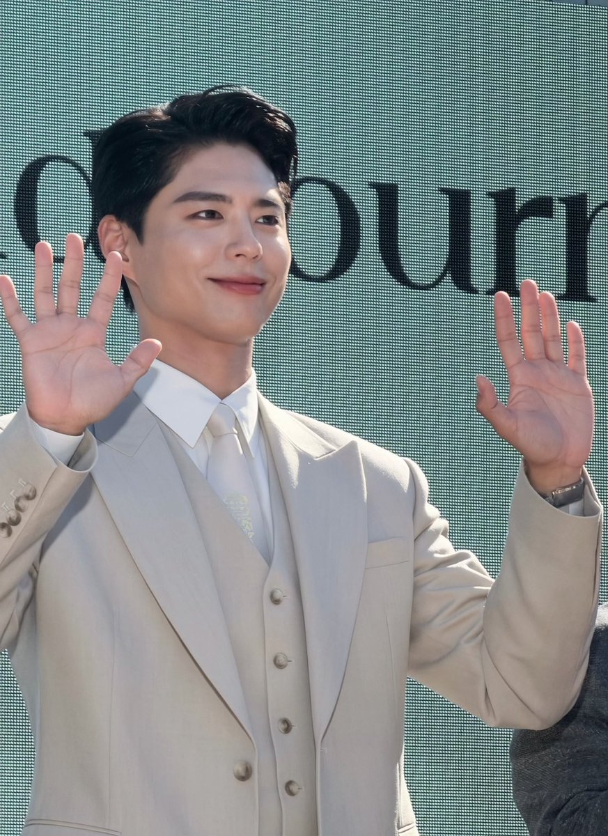 zagummy1's tweet photo. 20261002 | Korean Tourism Honorary Ambassador, Actor #ParkBoGum, stuns at today’s#KoreaSoundJourney event ✨

#박보검 

cto https://t.co/pdSBfRAayd