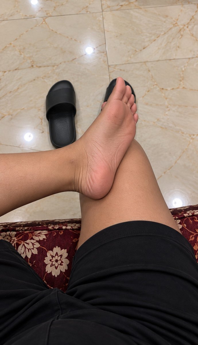 Malkinsaba's tweet photo. Kneel down there on the floor and sniff the aroma of my Muslim slippers ☪️

But only Losers who submit their wallet on my feet get the chance 💸 https://t.co/hQG5keBNrE